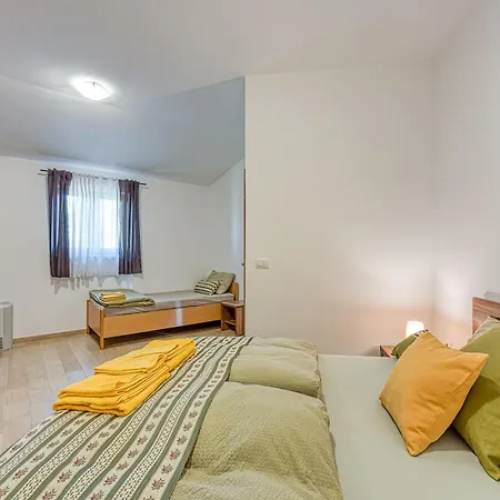 Grad Boutique - Happy Apartma Koper