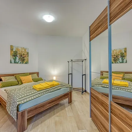 Grad Boutique - Happy Apartma Koper