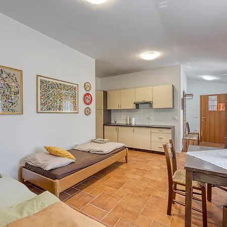 Grad Boutique - Happy Apartma Koper