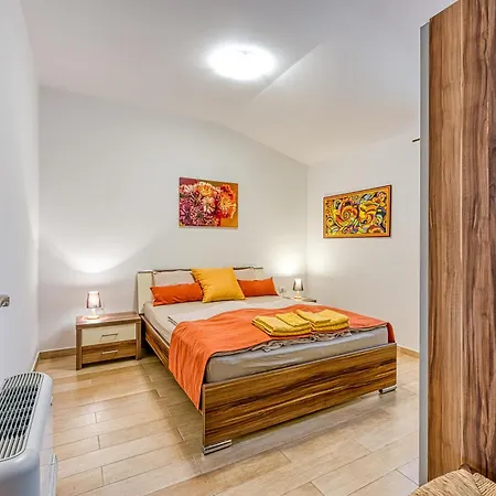 Apartma Grad Boutique - Happy