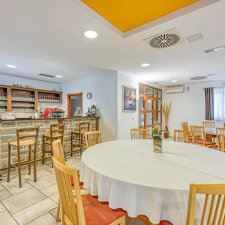 Grad Boutique - Happy Apartma *